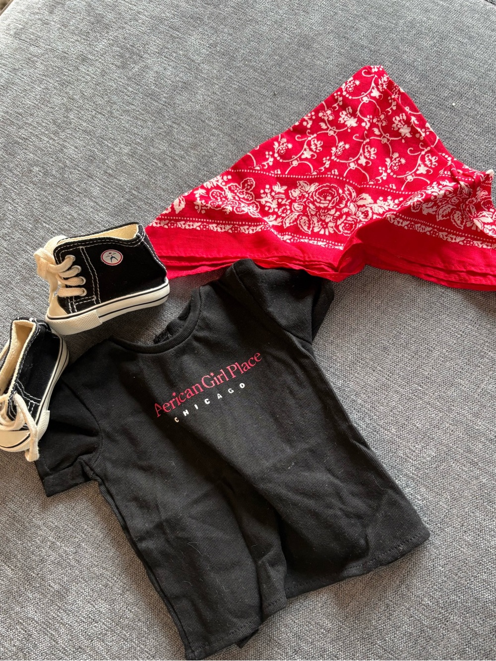 American Girl Doll Chicago Place Shirt + Sneakers + Bandana – 18” Doll Accessori